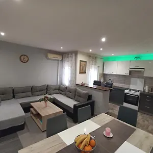Hukic A2 And A1 Apartman